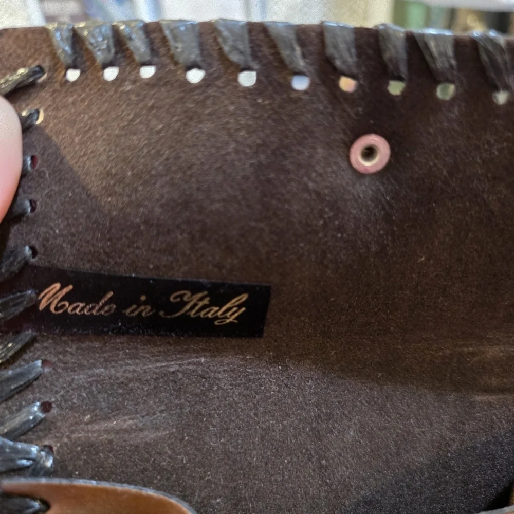 Vintage Hand Tooled Leather Small Crossbody Bag - Venezia, Italy Souvenir - Picture 4 of 8